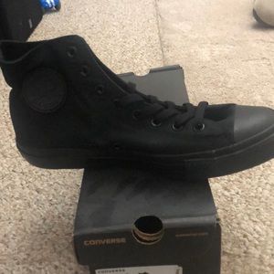 Brand new unisex  converse 9.5 mens /11.5 womens